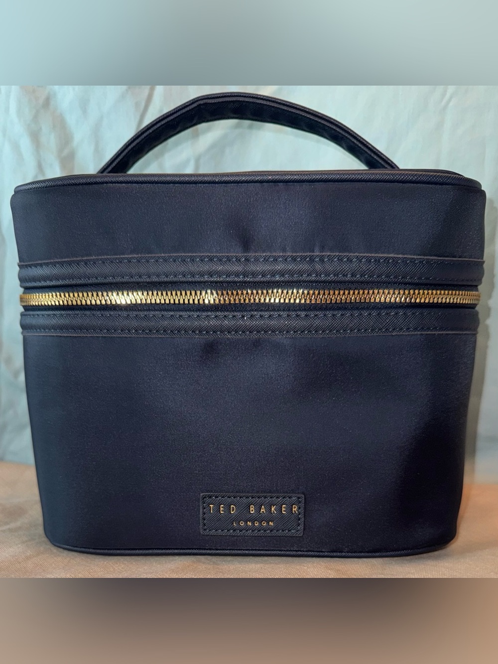 Ted Baker Navy Blue Cosmetic Travel Bag Gold Zipper & Colorful Floral Interior - Picture 2 of 7